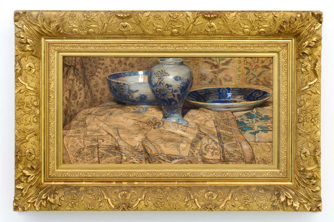 Maurits van der Valk, Stilleven met blauw-en-wit porselein op een kleed